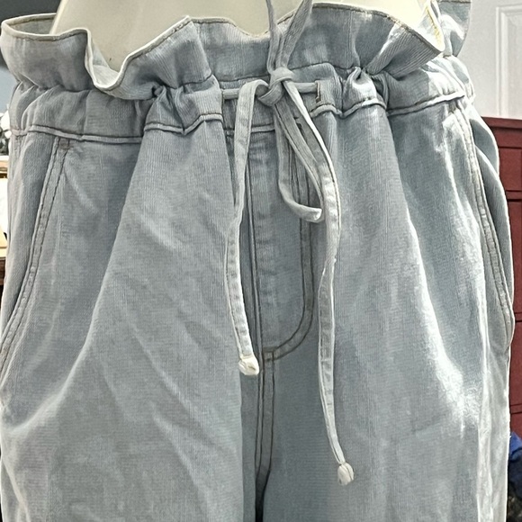 Universal Thread Wide Leg Jeans Inseam 32 - Picture 4 of 8